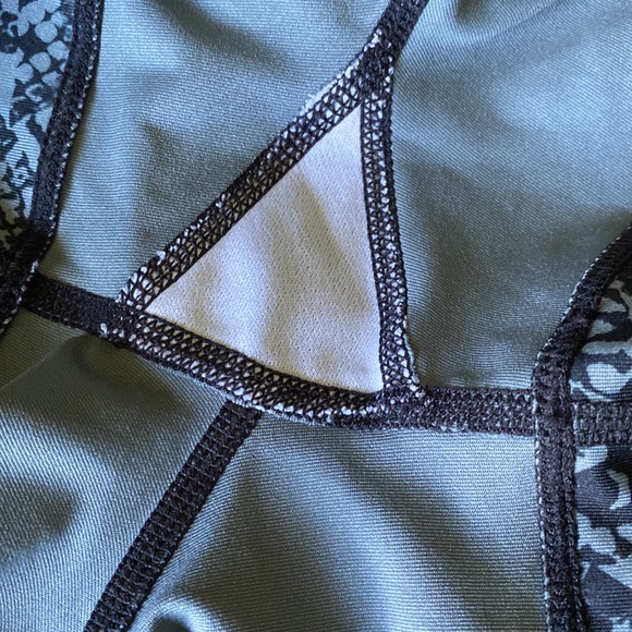 Nike shorts, size large - Picture 5 of 5